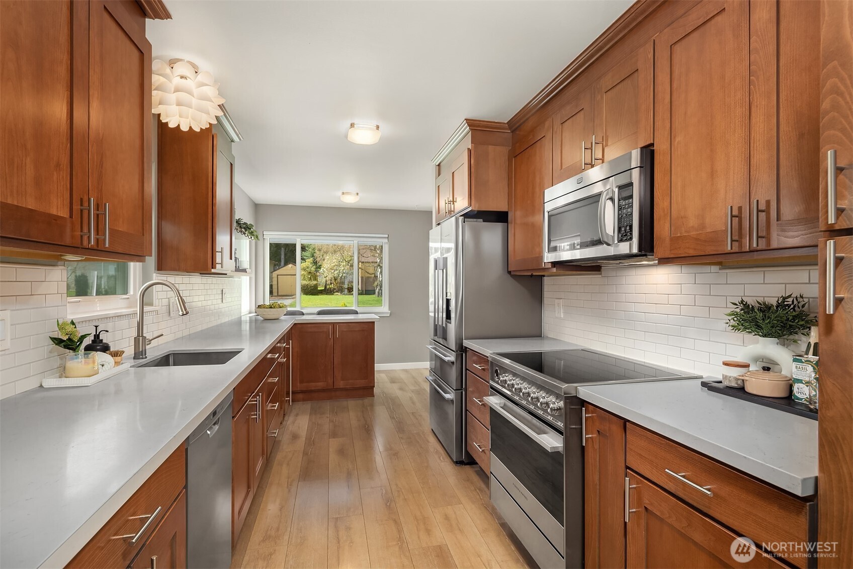 7710 32nd Avenue NE, Seattle, WA 98115-4738