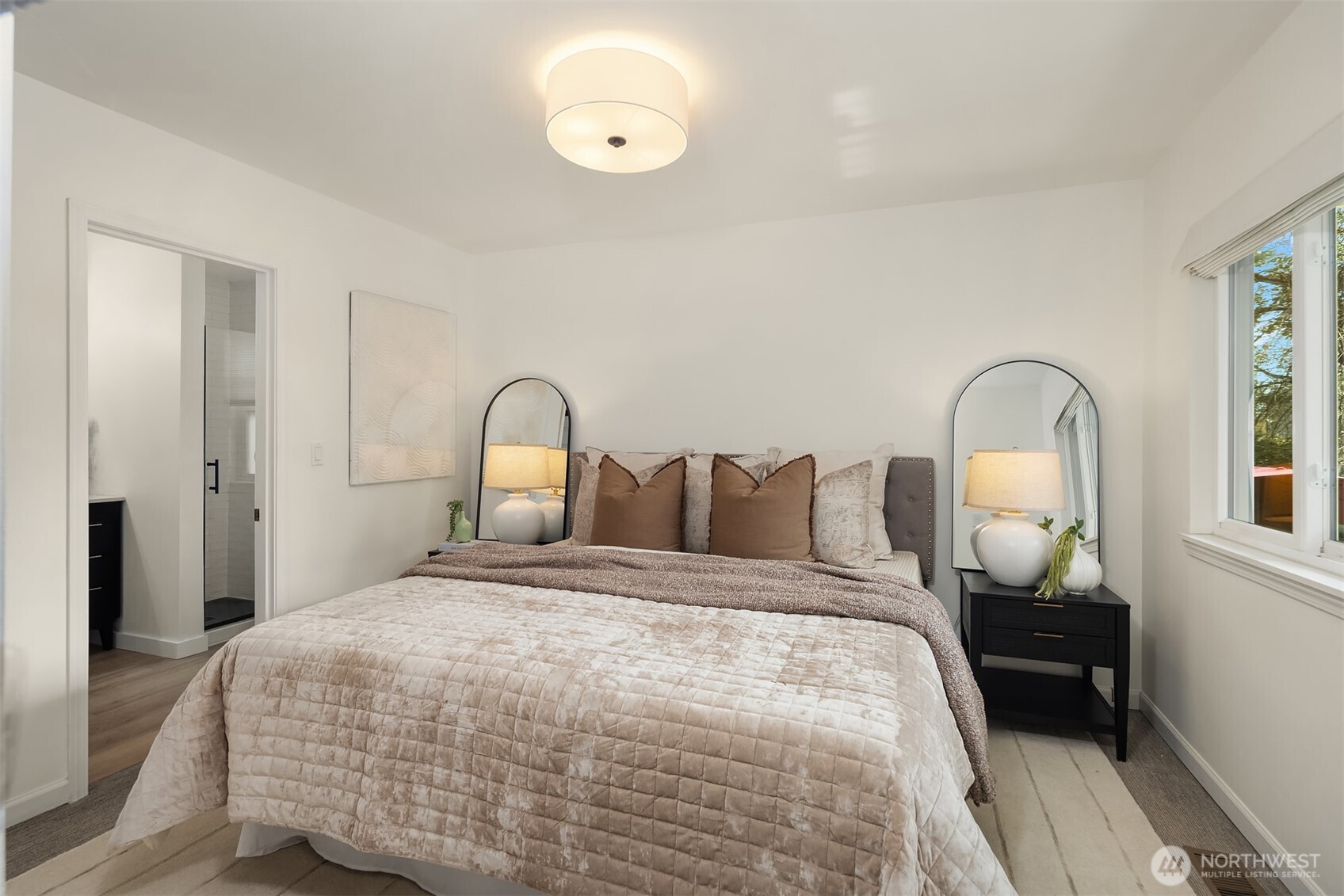 7710 32nd Avenue NE, Seattle, WA 98115-4738