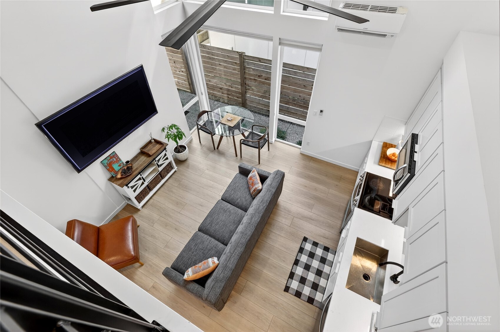 6320 41st Avenue SW #B, Seattle, WA 98136