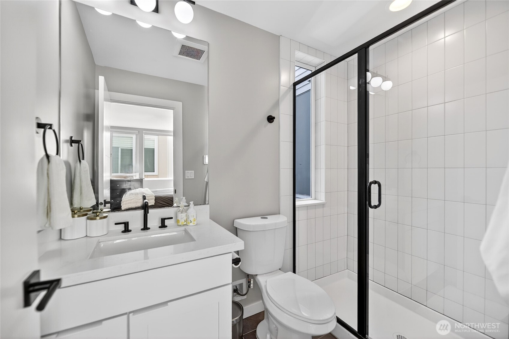 6320 41st Avenue SW #B, Seattle, WA 98136