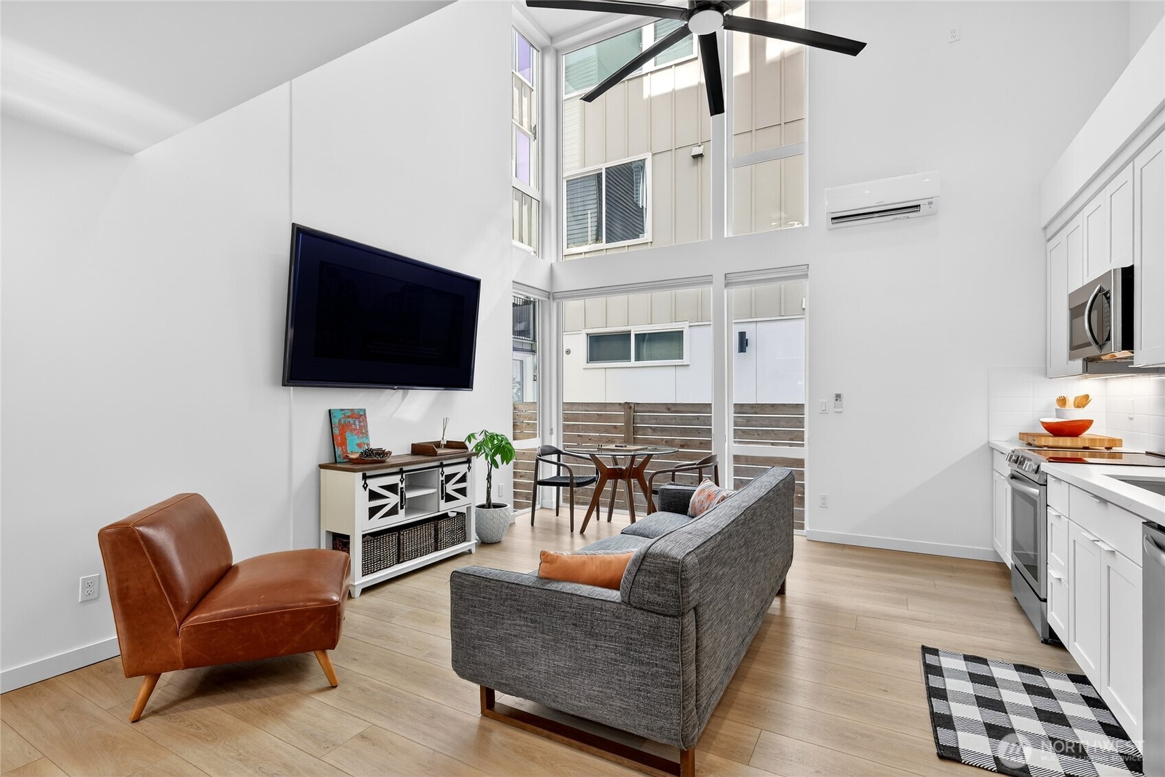 6320 41st Avenue SW #B, Seattle, WA 98136