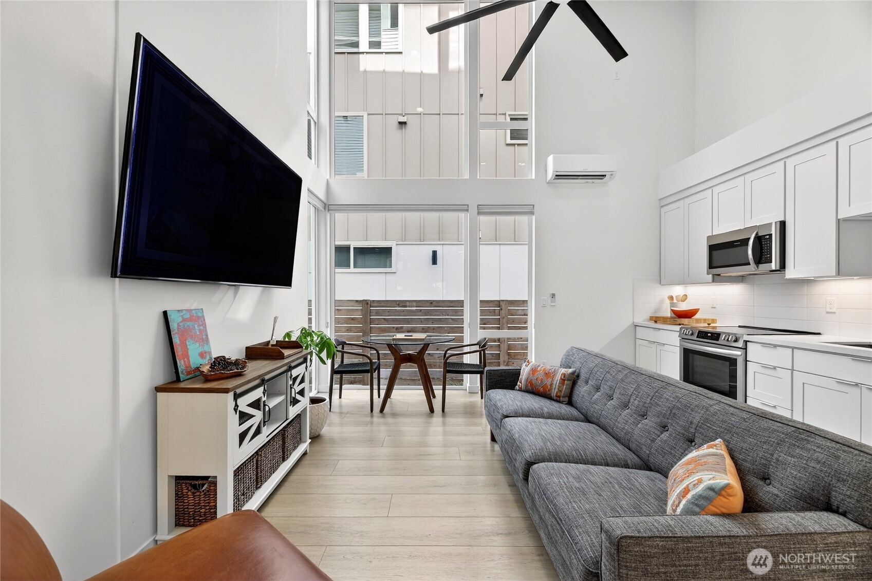 6320 41st Avenue SW #B, Seattle, WA 98136