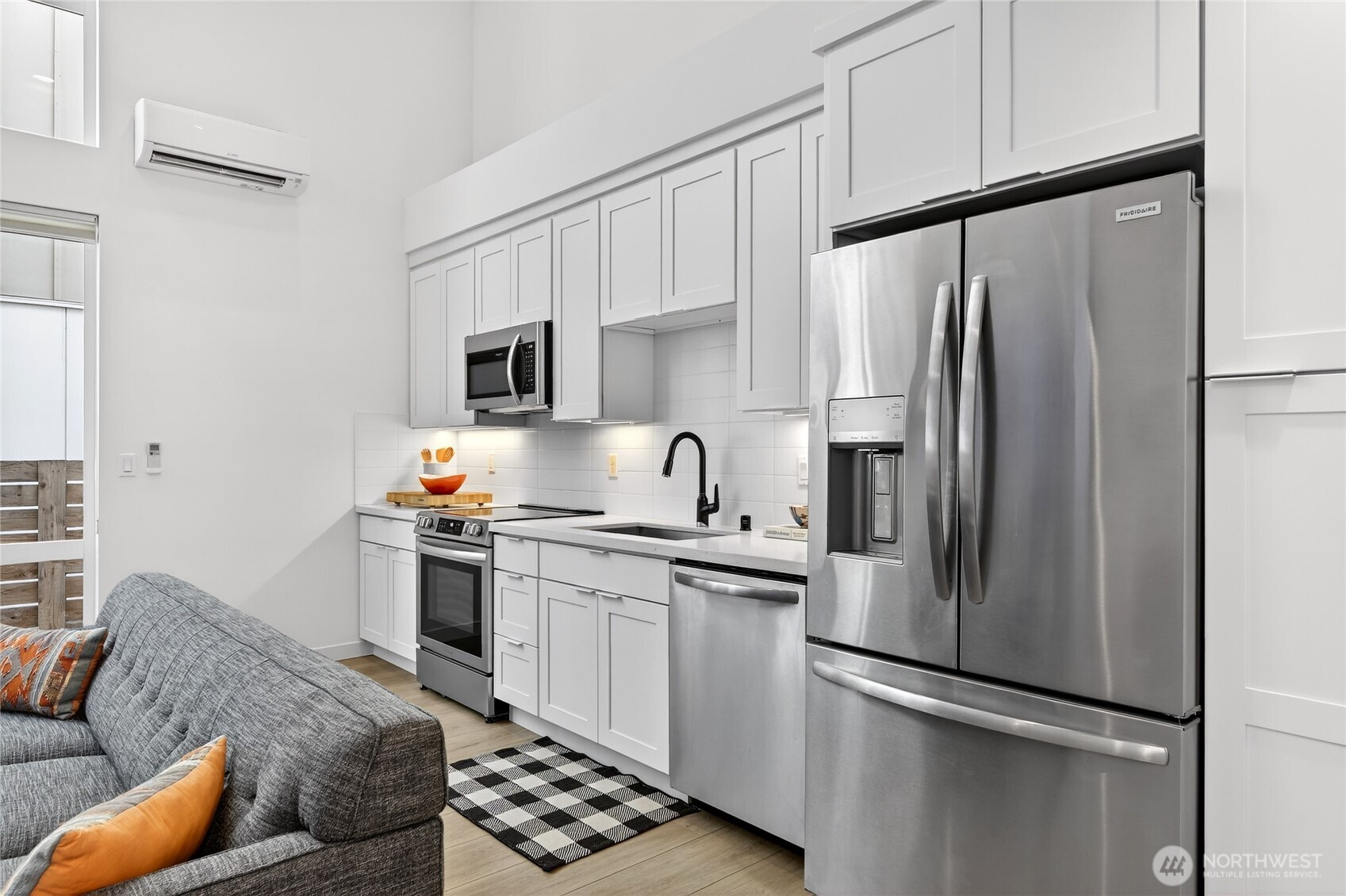 6320 41st Avenue SW #B, Seattle, WA 98136