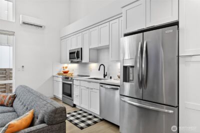 6320 41st Avenue SW #B, Seattle, WA 98136 - Photo 9