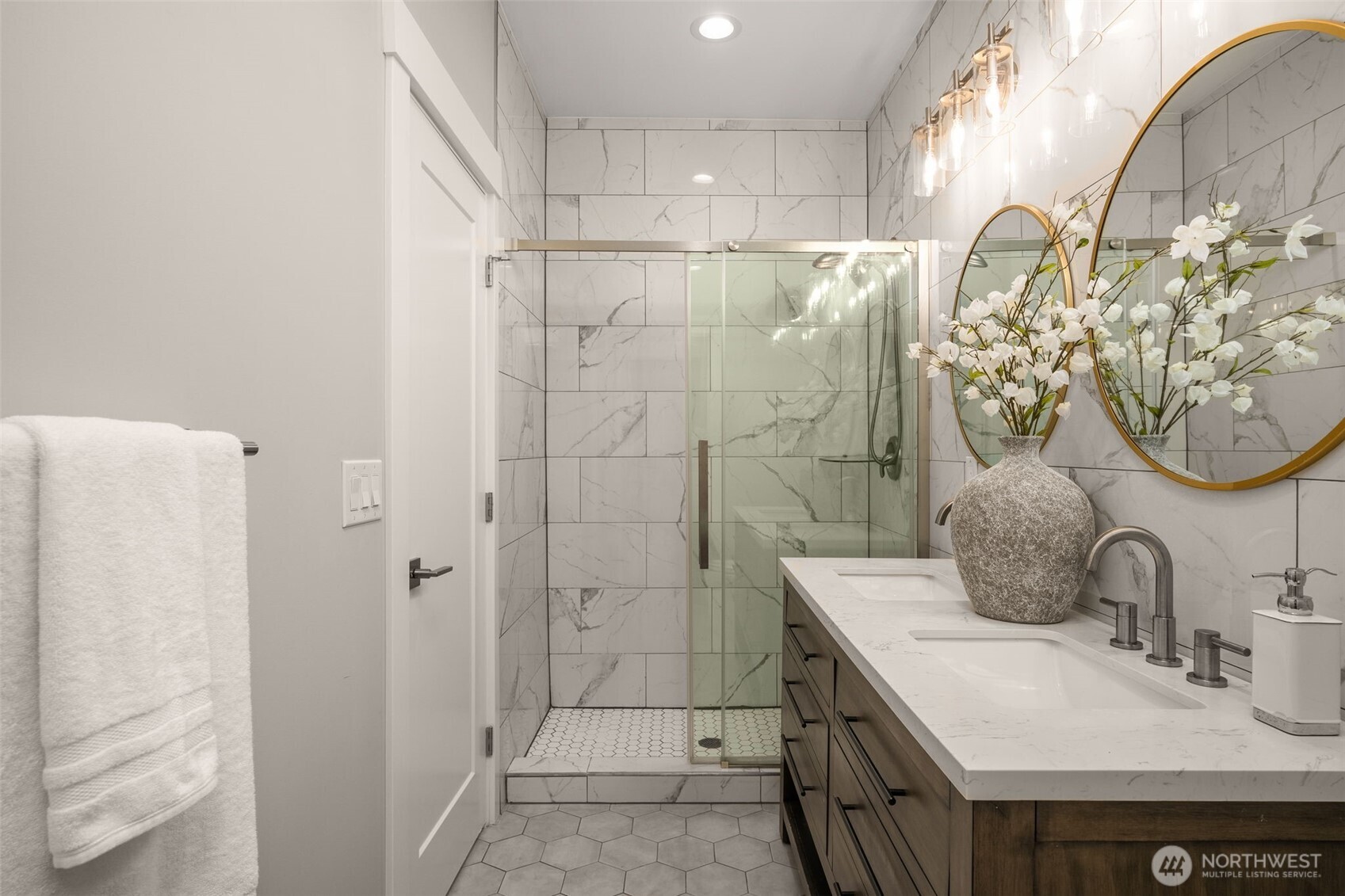 6525 NE 182nd Street #103, Kenmore, WA 98028