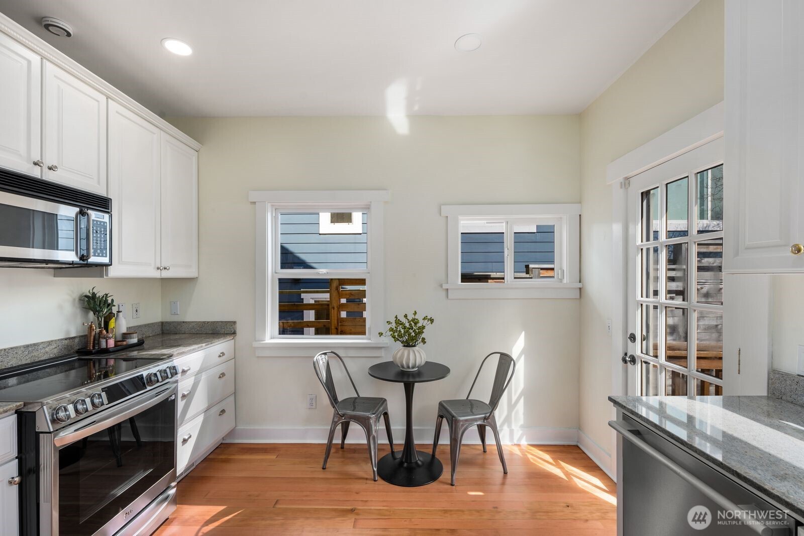 2556 10th Avenue W, Seattle, WA 98119