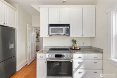 2556 10th Avenue W, Seattle, WA 98119 - Photo 15