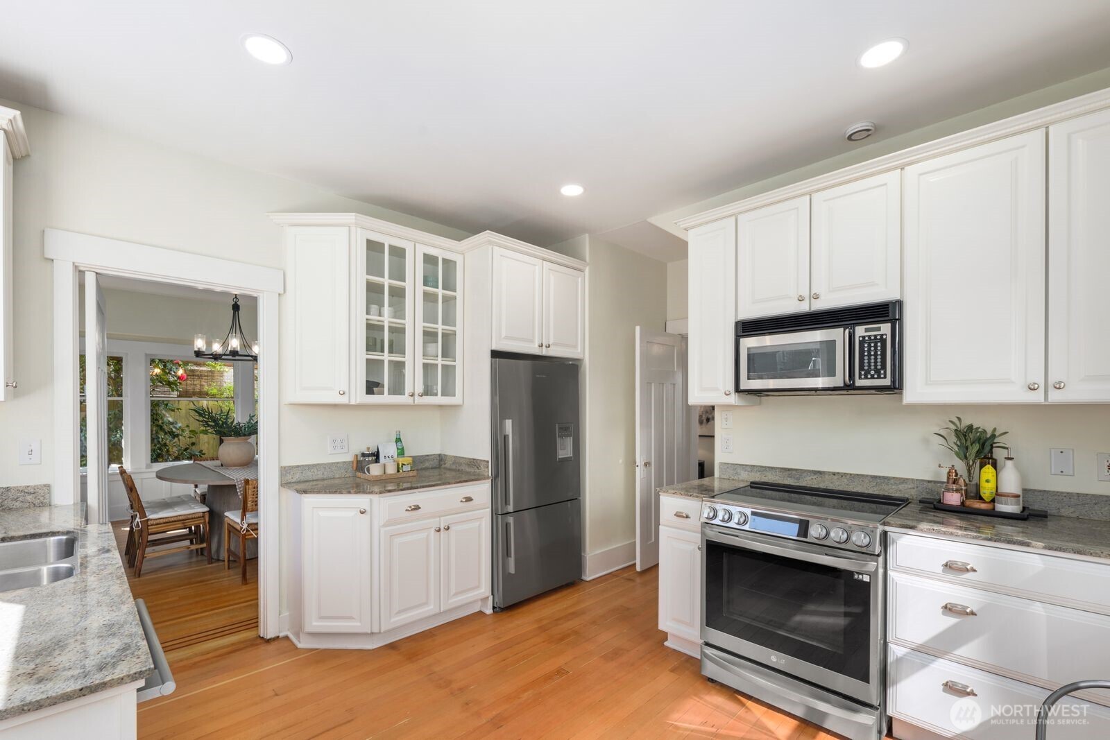 2556 10th Avenue W, Seattle, WA 98119