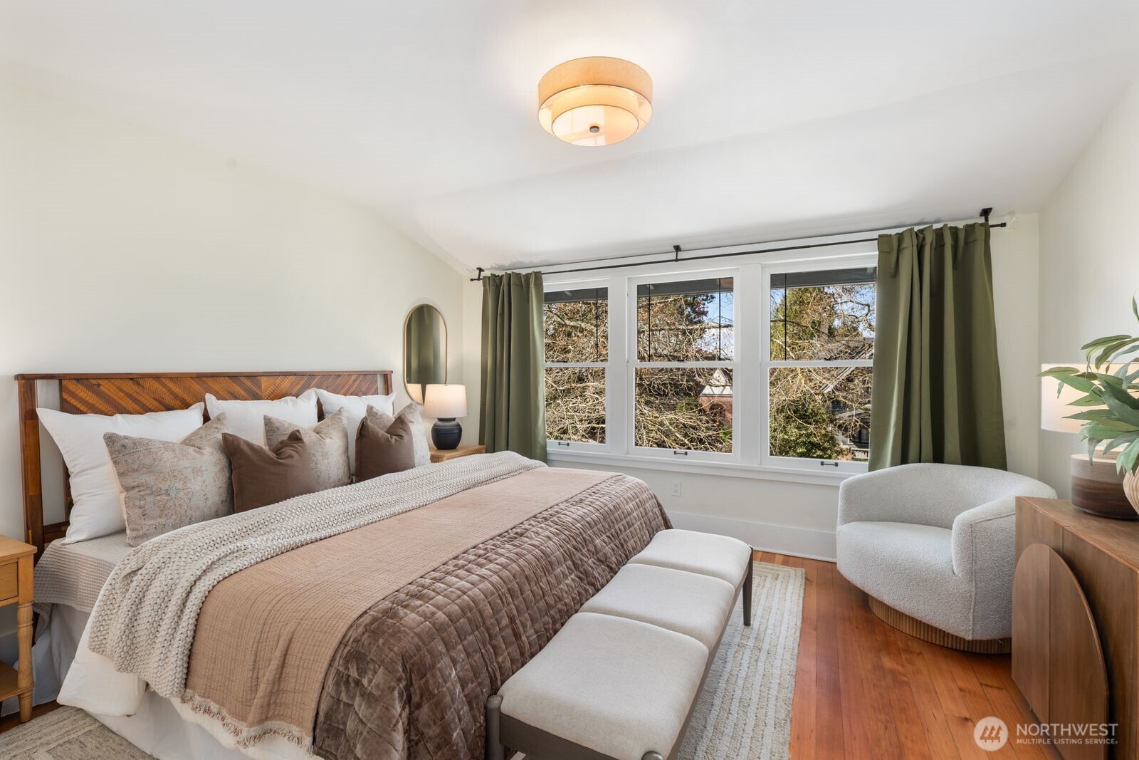 2556 10th Avenue W, Seattle, WA 98119