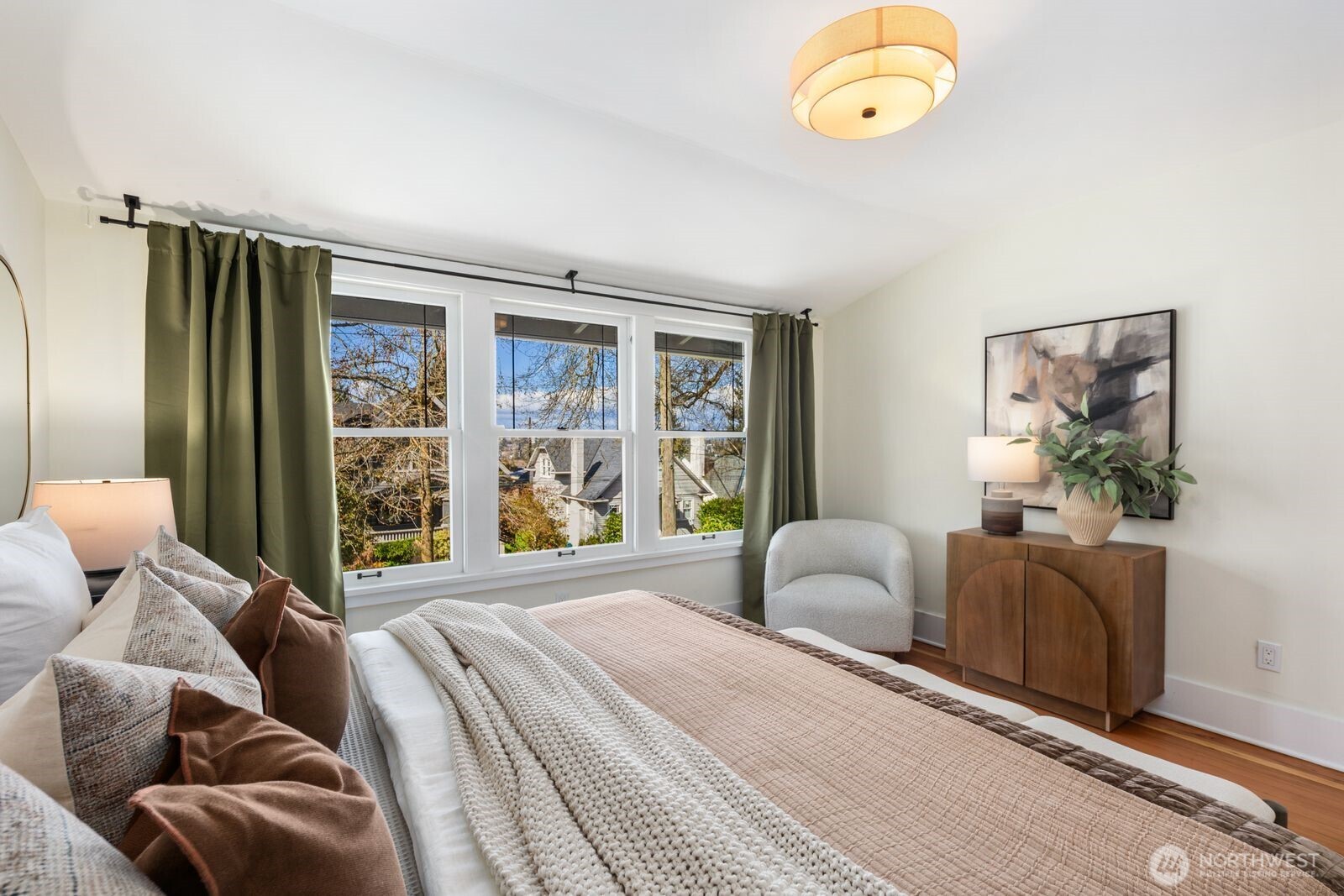 2556 10th Avenue W, Seattle, WA 98119