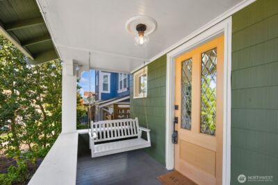 2556 10th Avenue W, Seattle, WA 98119 - Photo 2