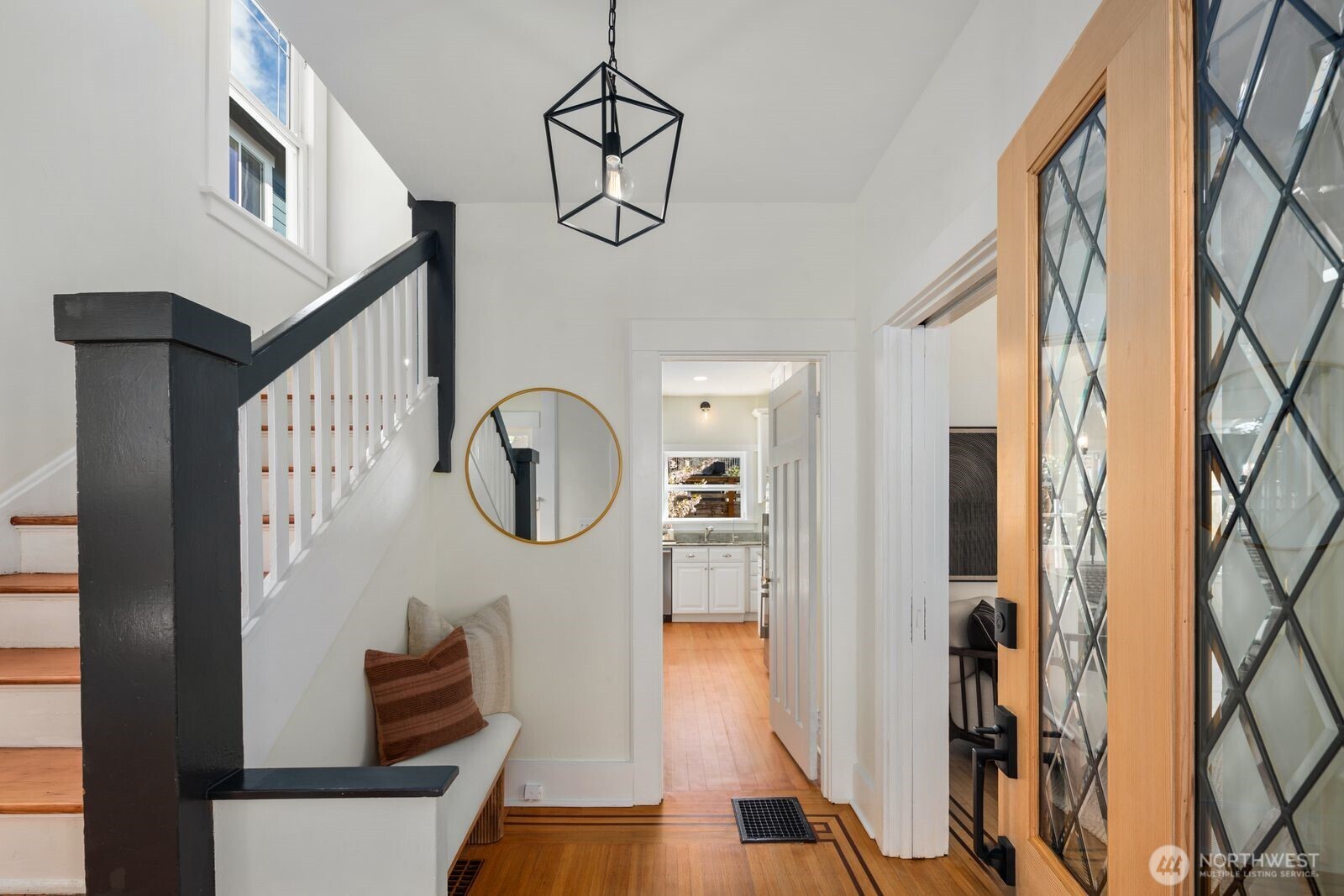 2556 10th Avenue W, Seattle, WA 98119