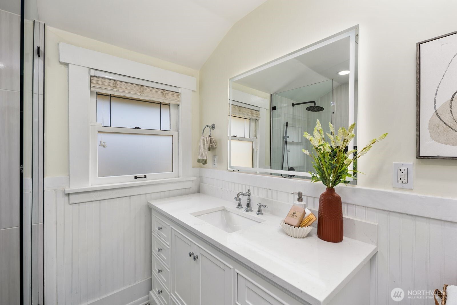 2556 10th Avenue W, Seattle, WA 98119