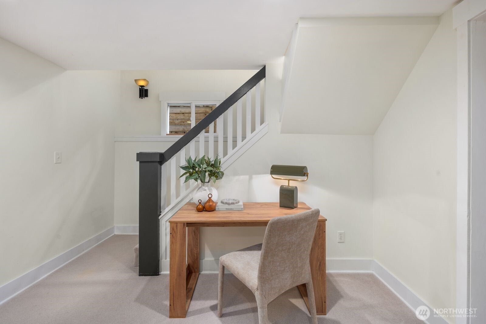 2556 10th Avenue W, Seattle, WA 98119