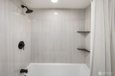 2556 10th Avenue W, Seattle, WA 98119 - Photo 31