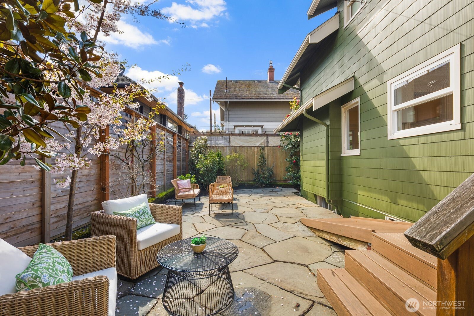 2556 10th Avenue W, Seattle, WA 98119