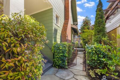 2556 10th Avenue W, Seattle, WA 98119 - Photo 36