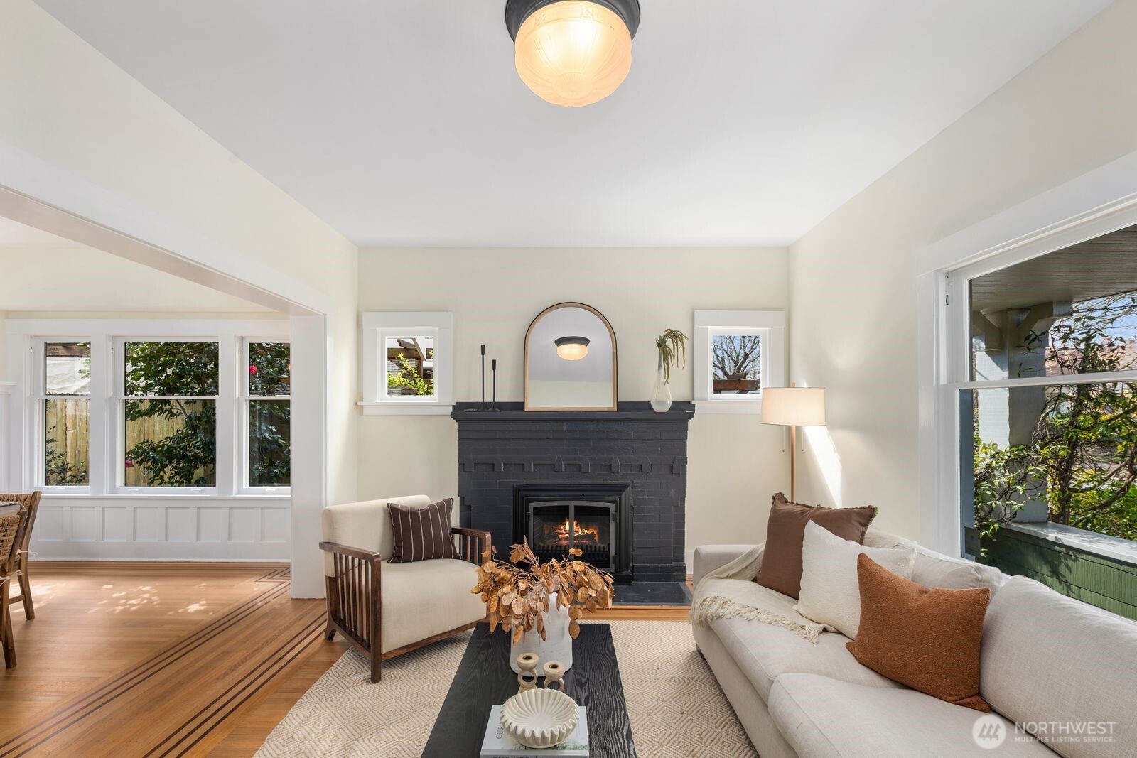 2556 10th Avenue W, Seattle, WA 98119