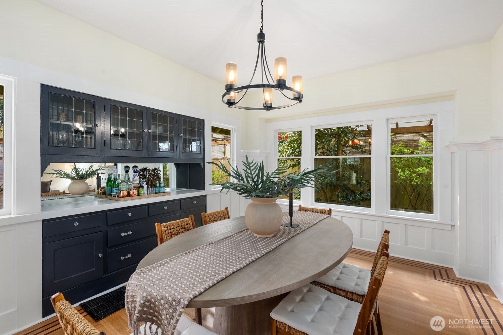 2556 10th Avenue W, Seattle, WA 98119