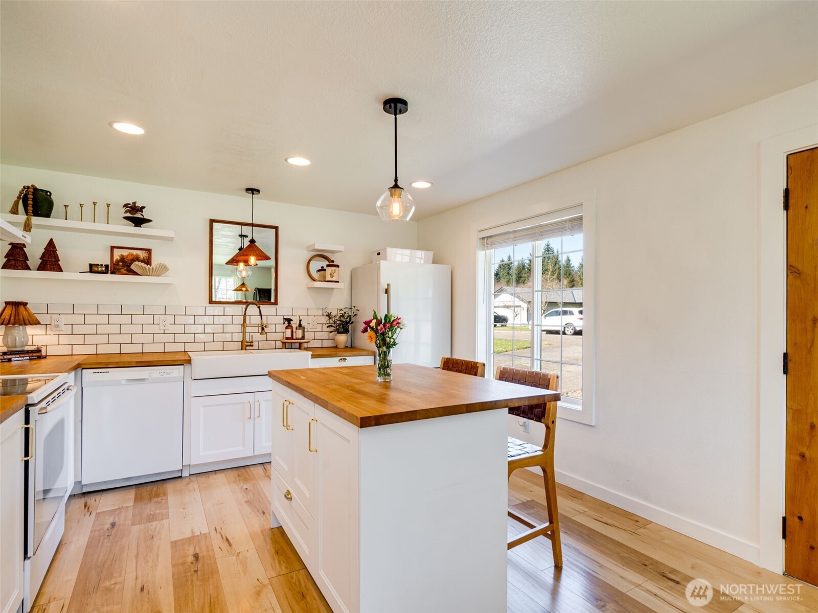 307 E Farrer Street , Yacolt, WA 98675