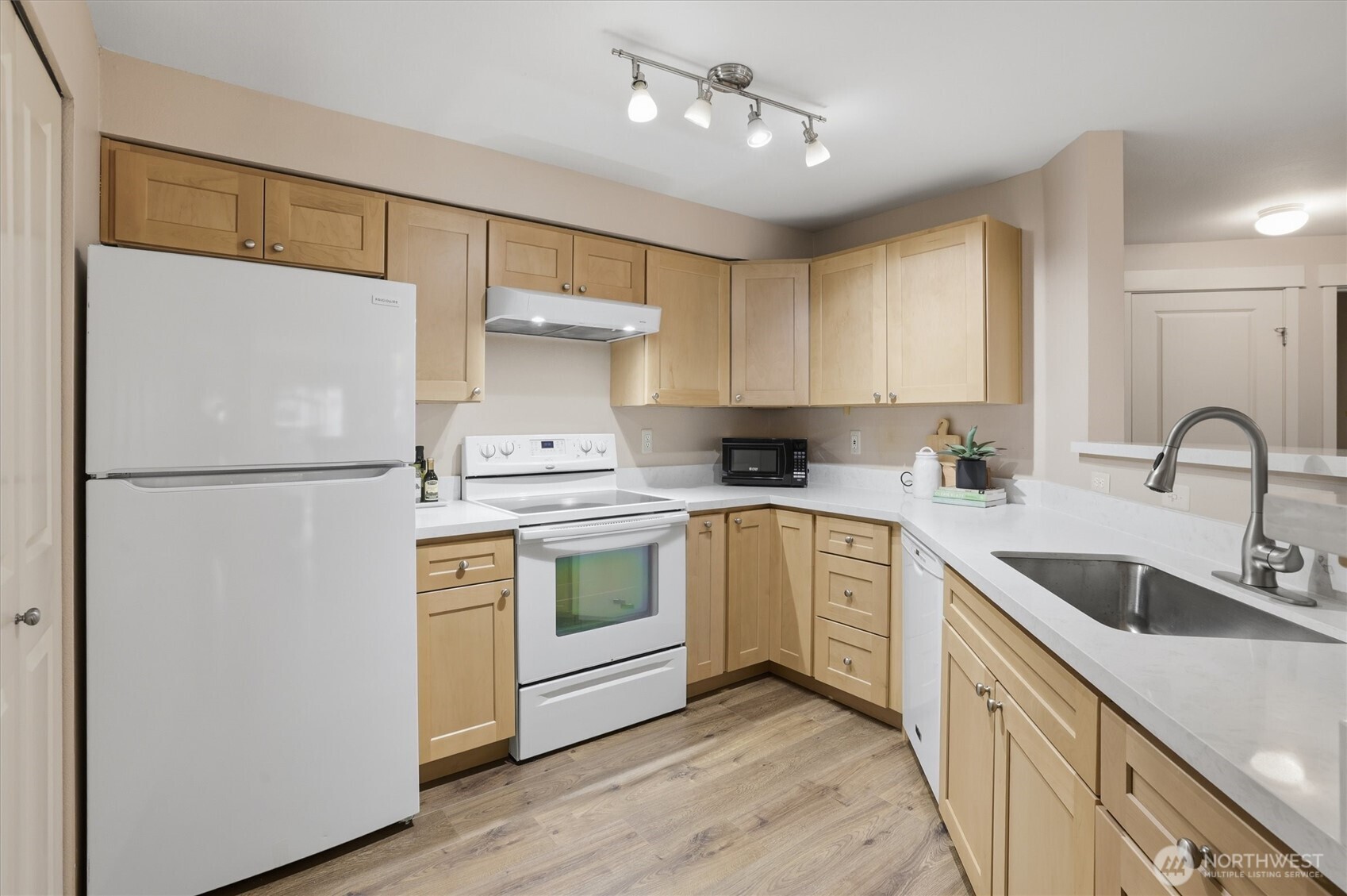 7711 NE 175th Street #C103, Kenmore, WA 98028