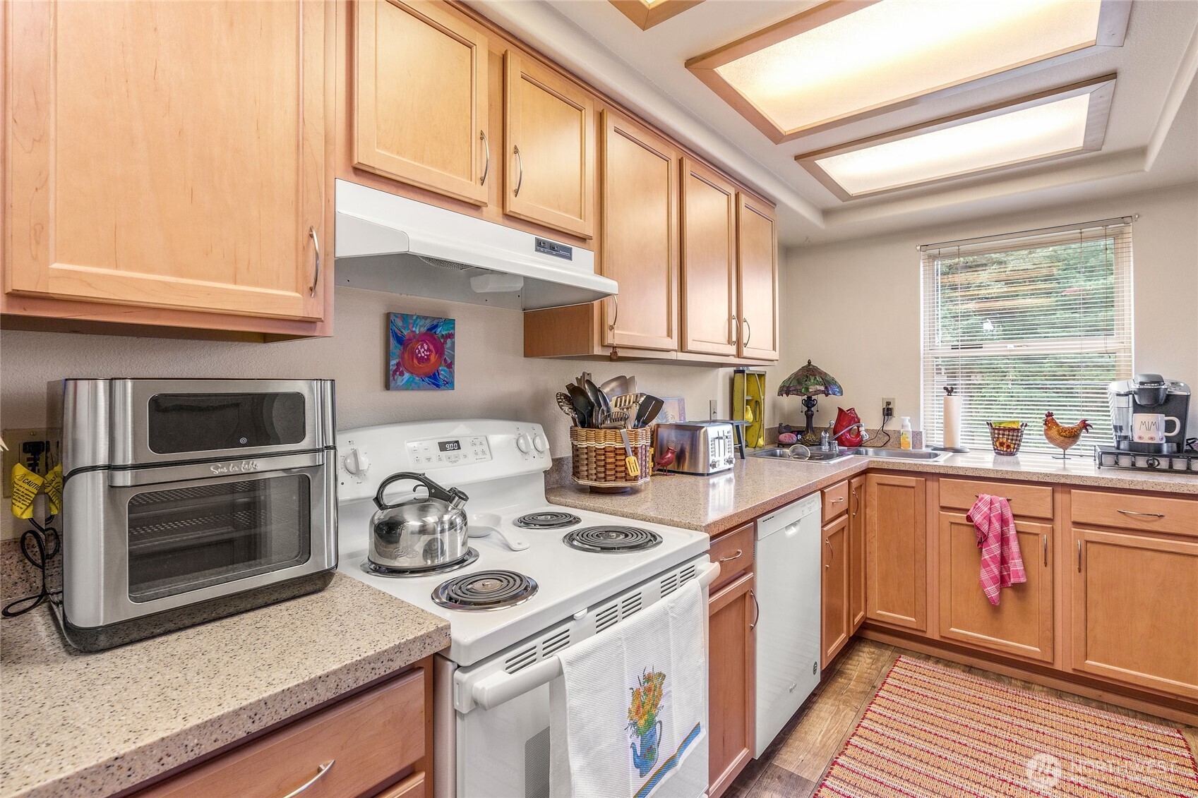 5911 200th Street SW, Lynnwood, WA 98036