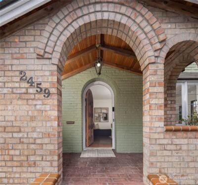 2459 24th Avenue E, Seattle, WA 98112 - Photo 2