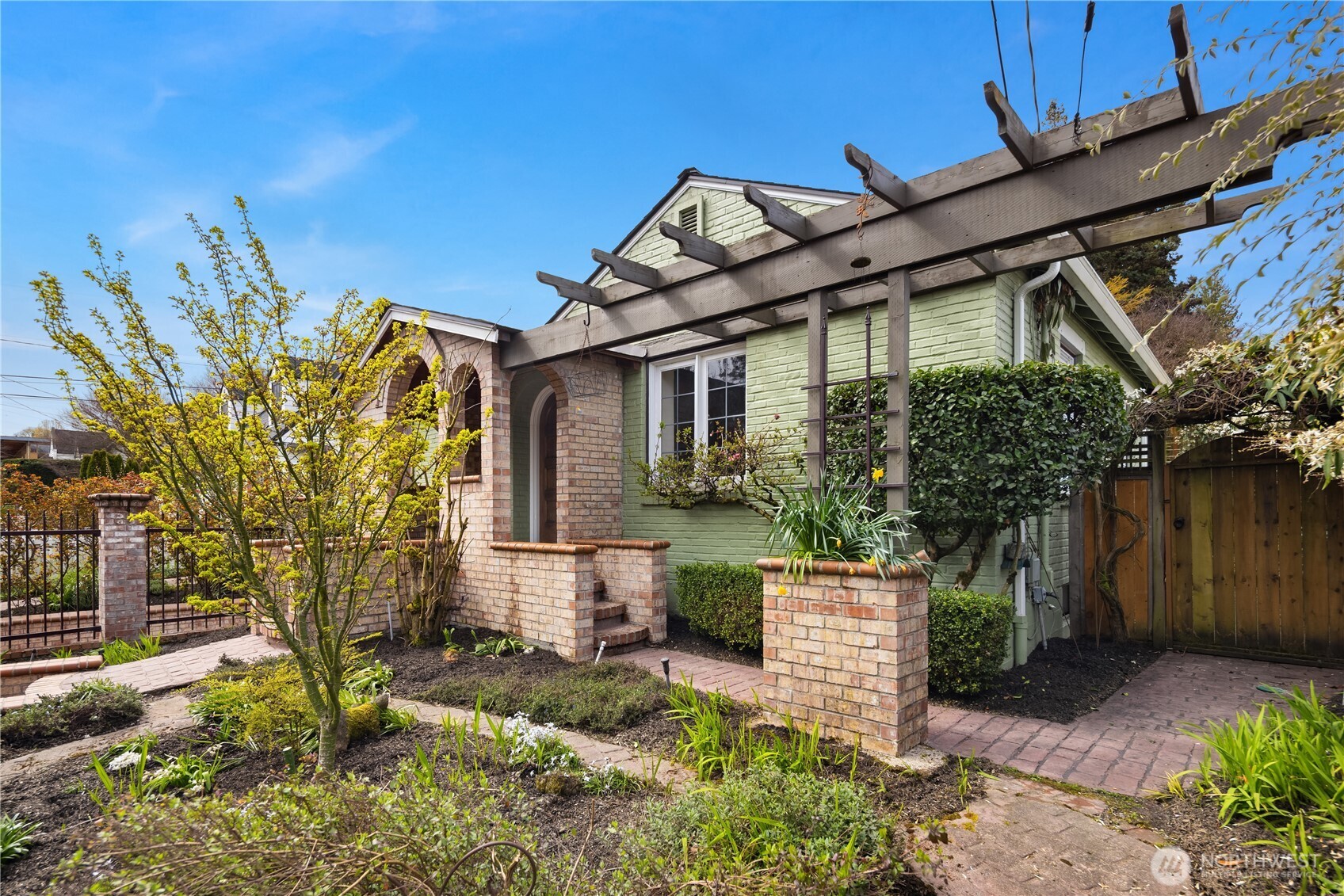 2459 24th Avenue E, Seattle, WA 98112