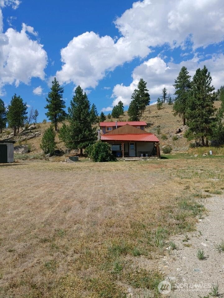 83 E Cayuse Mountain Road , Tonasket, WA 98855