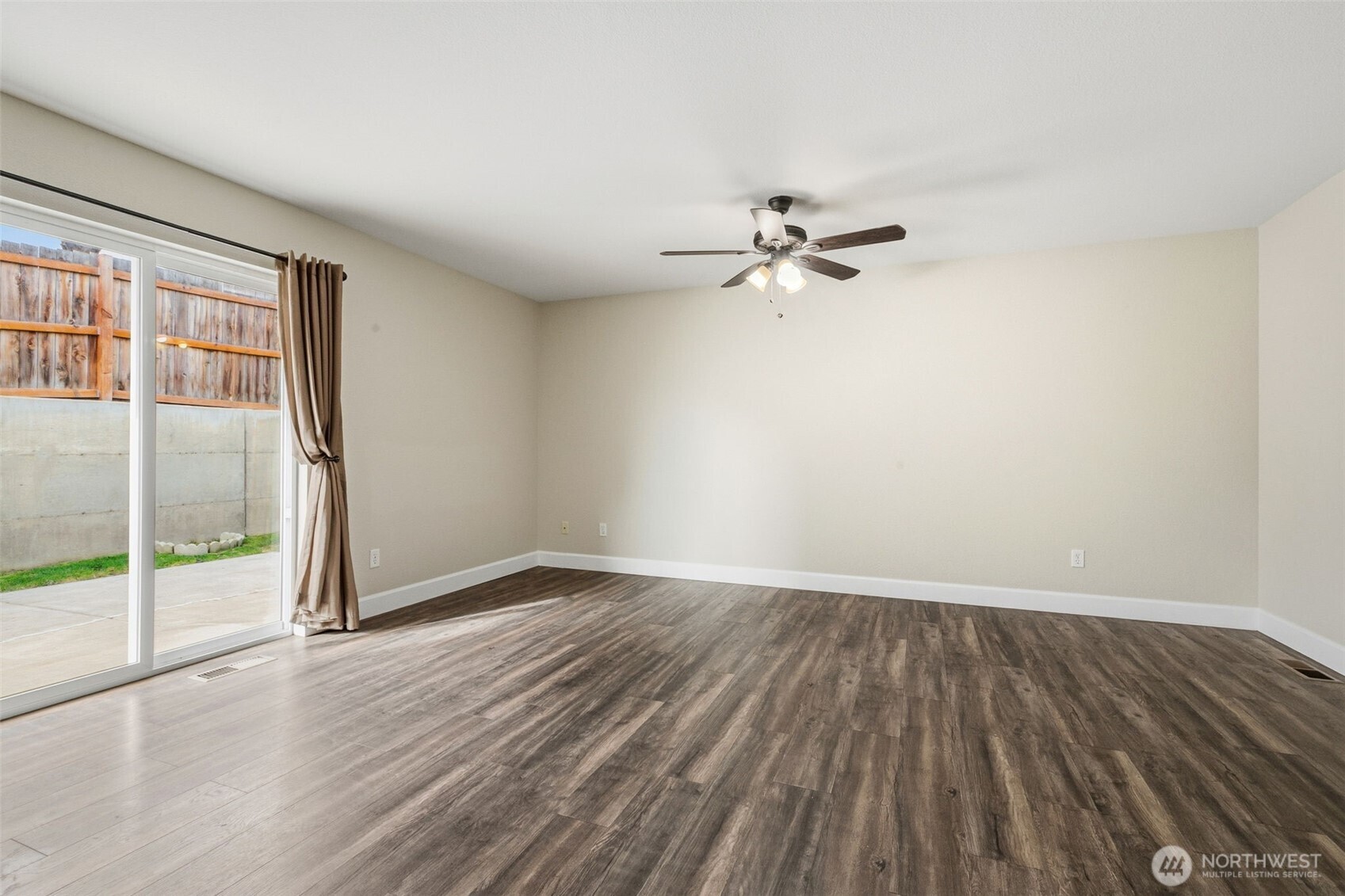 402 Lacey Avenue , Selah, WA 98942