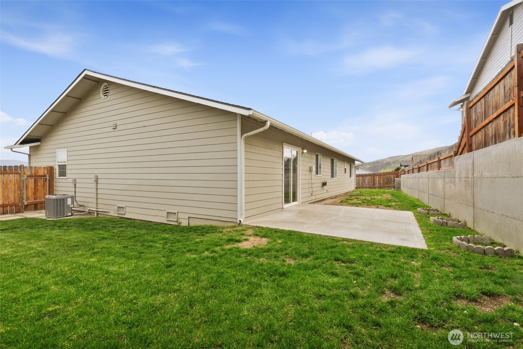 402 Lacey Avenue , Selah, WA 98942