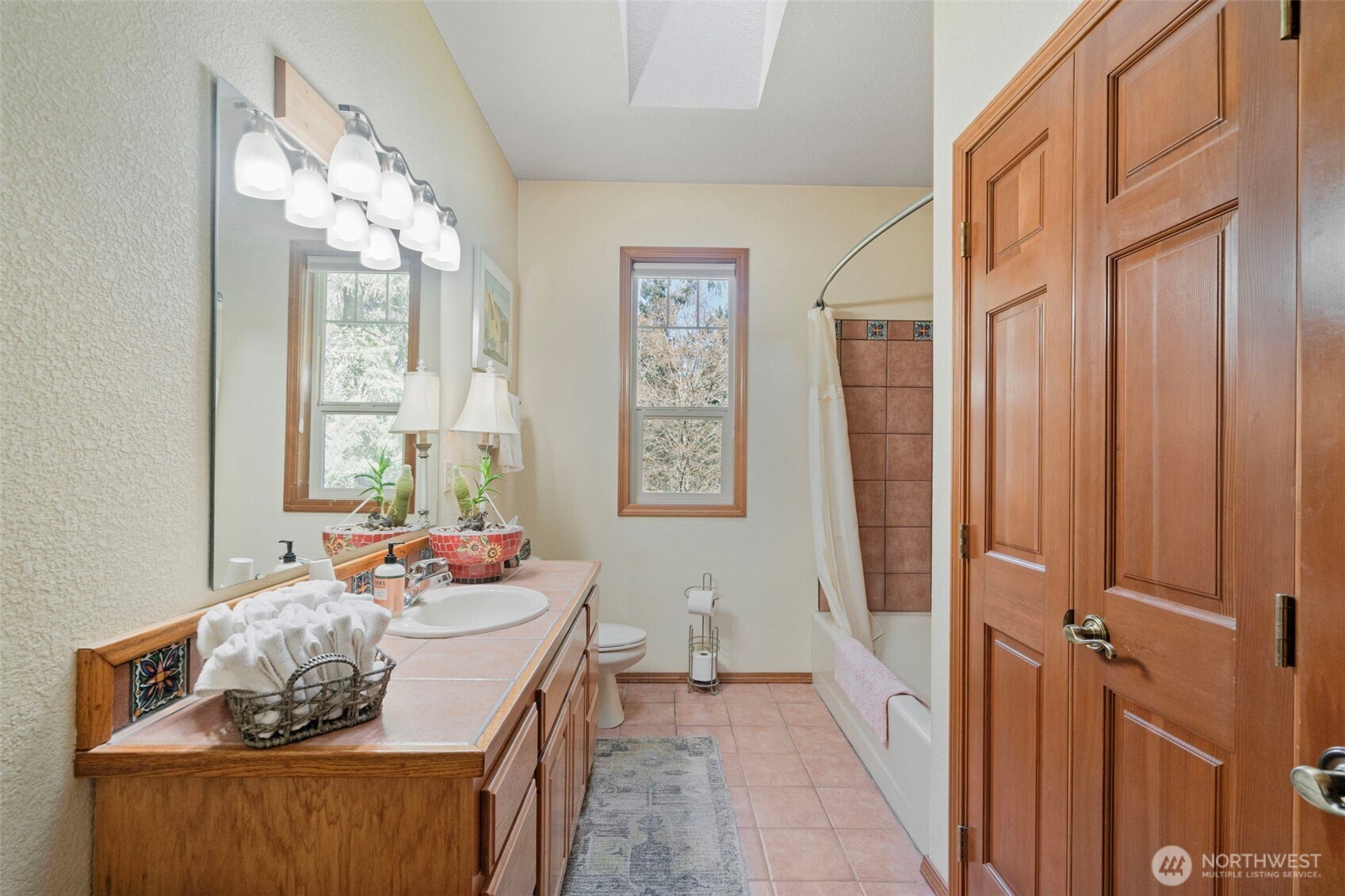 5007 Foxtrail Drive NE, Olympia, WA 98516-2121