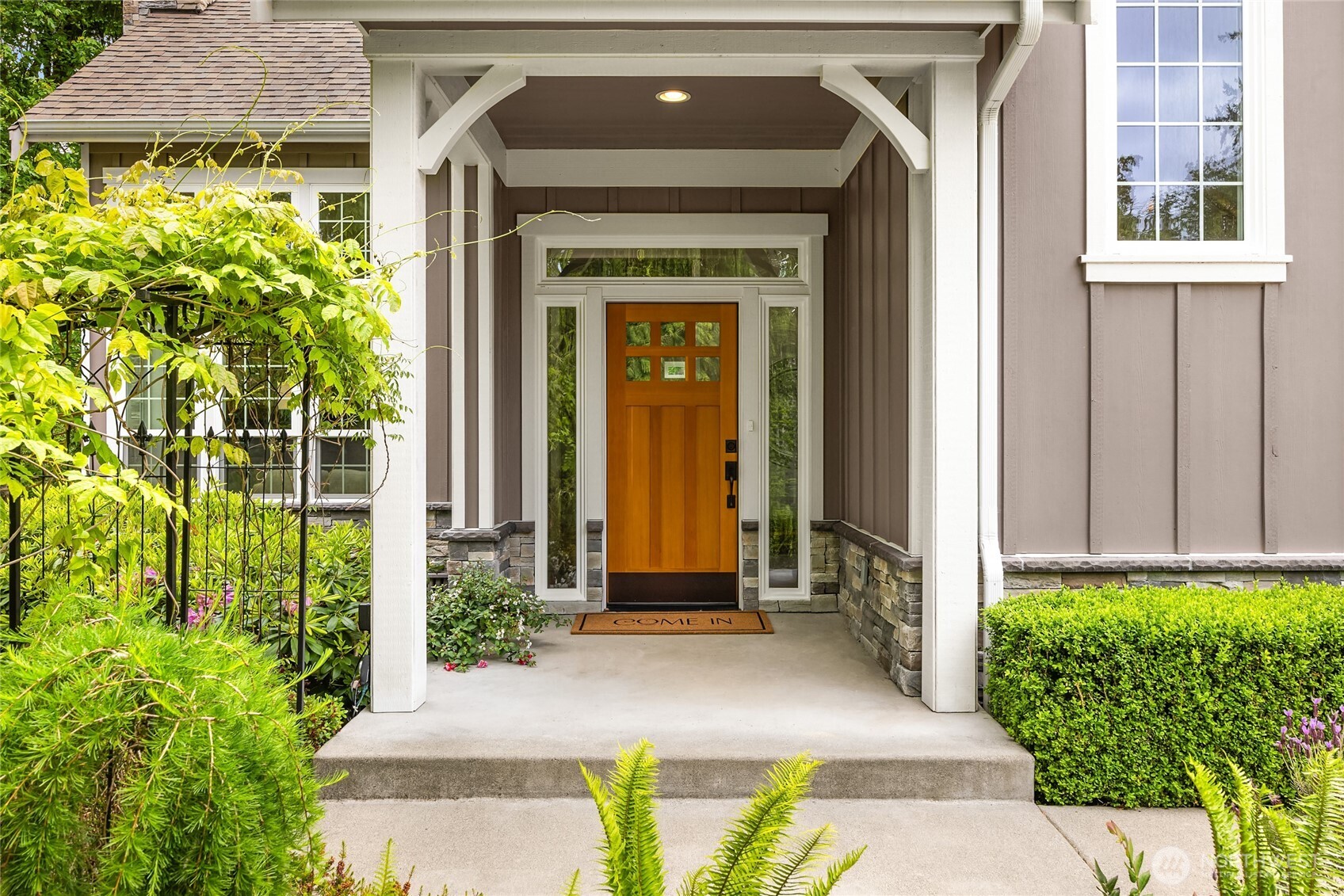 3029 Yankee Girl Circle NE, Bainbridge Island, WA 98110