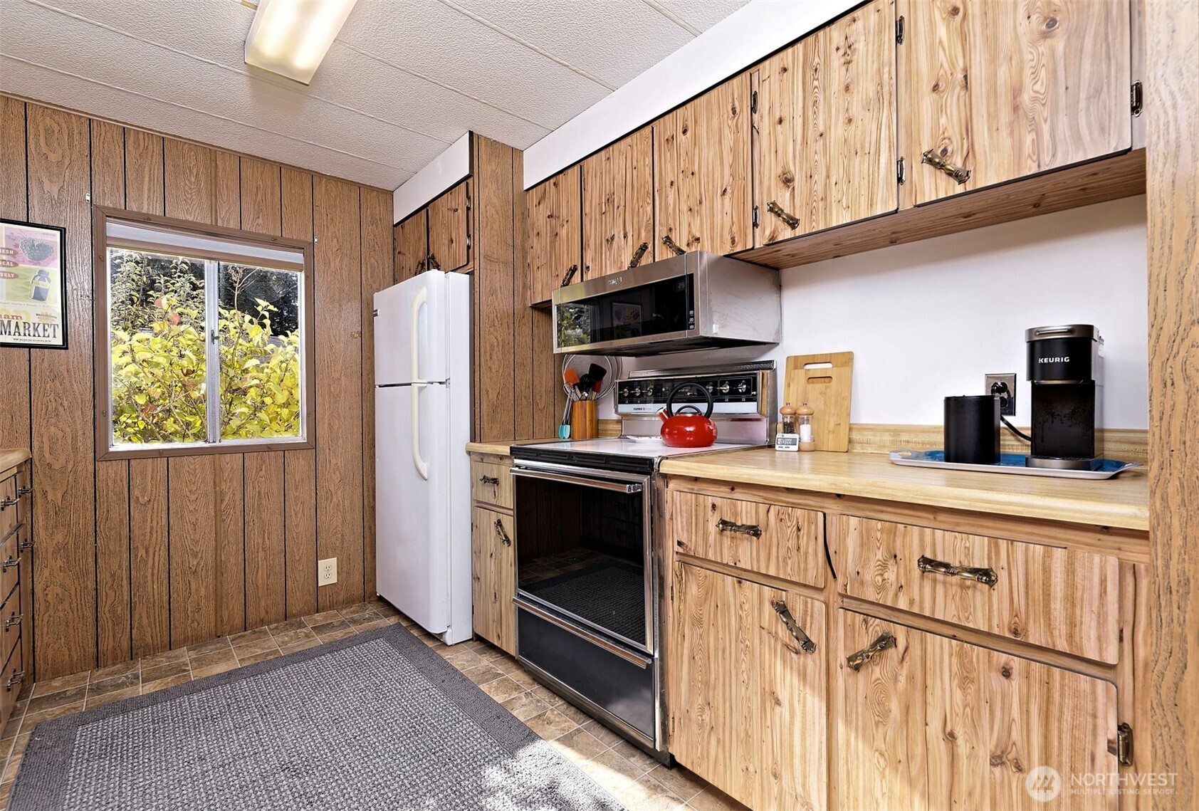 240 E Orchard Beach Drive , Grapeview, WA 98546