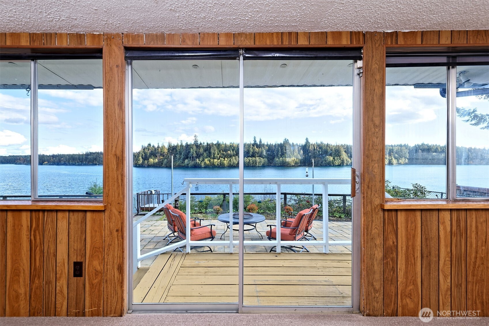 240 E Orchard Beach Drive , Grapeview, WA 98546