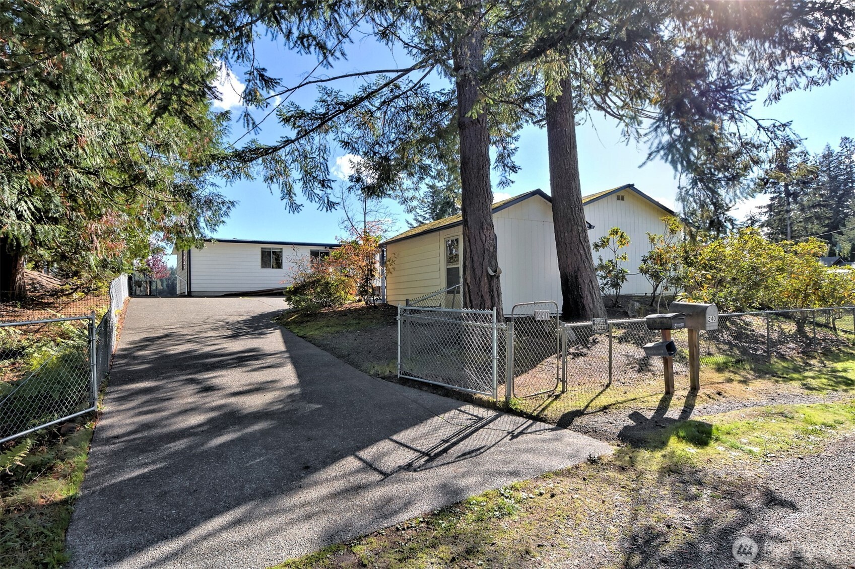 240 E Orchard Beach Drive , Grapeview, WA 98546