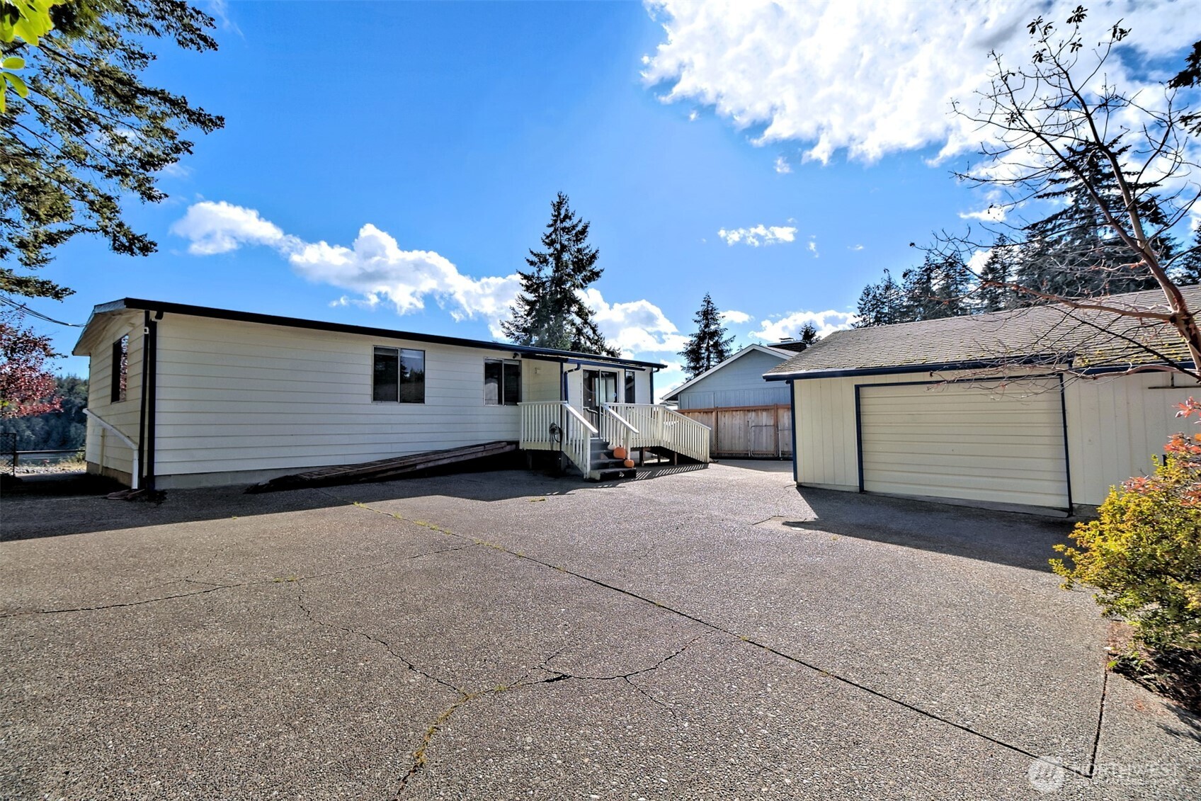 240 E Orchard Beach Drive , Grapeview, WA 98546