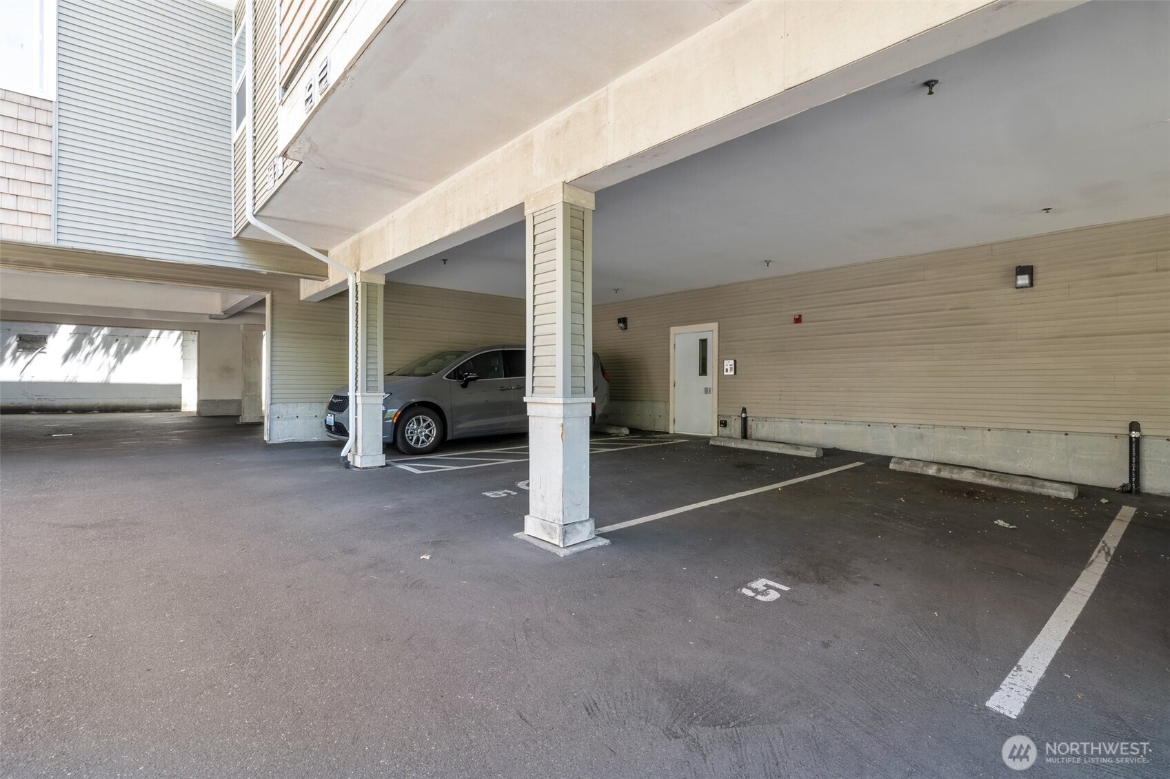 11424 1st Avenue S #103, Seattle, WA 98168-2051