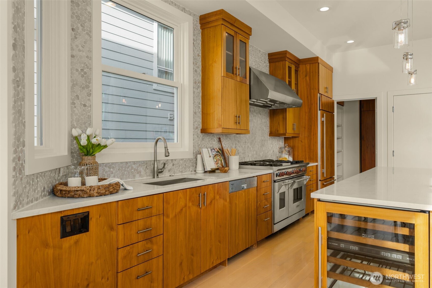 6007 Hazelwood Lane SE, Bellevue, WA 98006