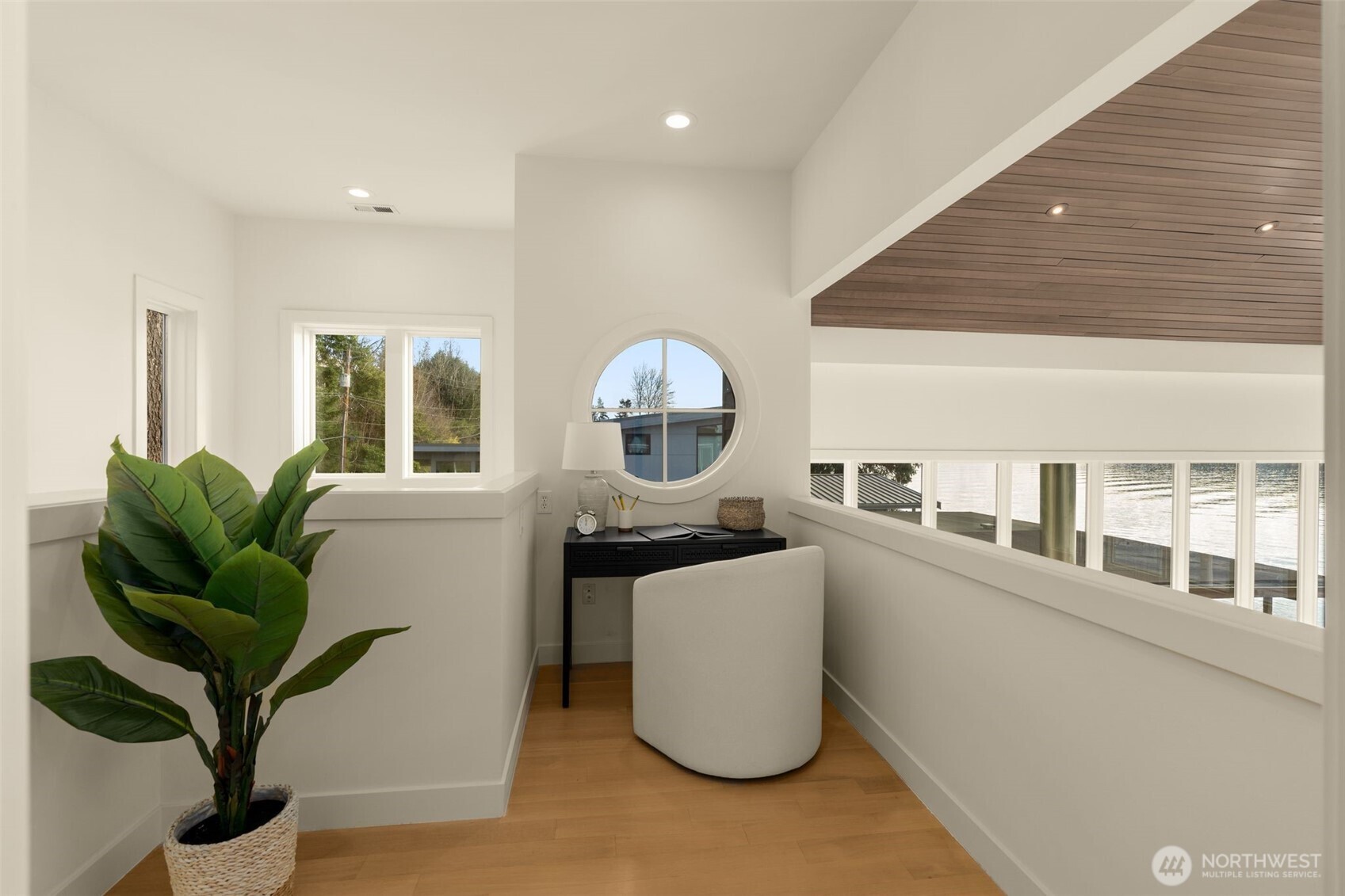 6007 Hazelwood Lane SE, Bellevue, WA 98006