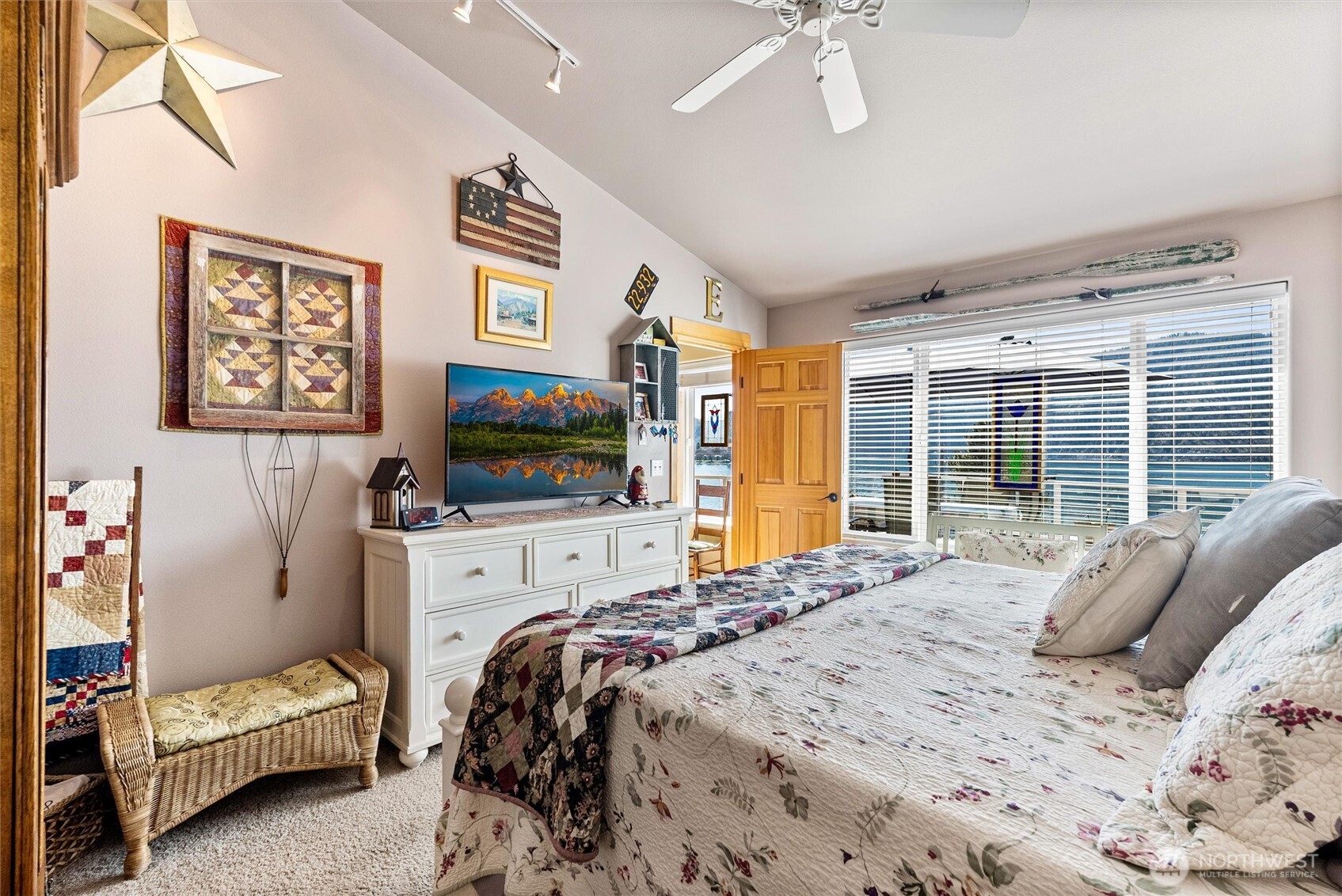 563 Topaz Place , Manson, WA 98831