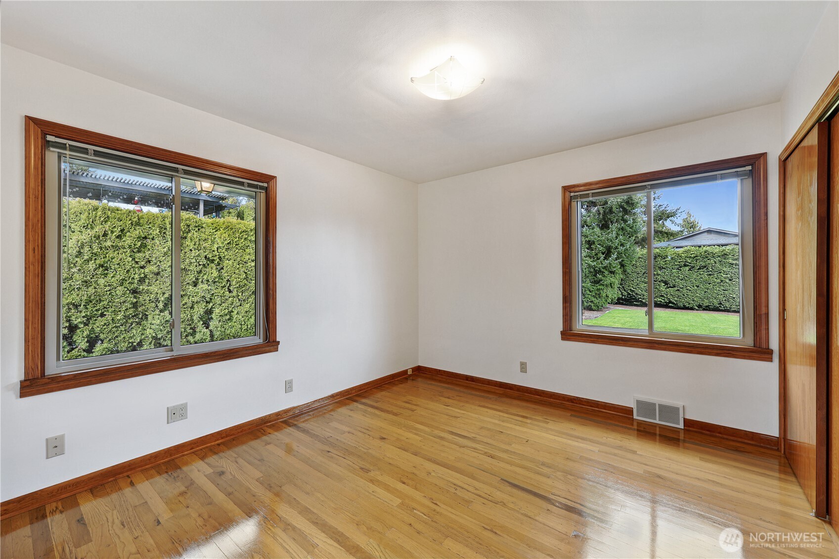 10850 Marine View Drive SW, Seattle, WA 98146-1615