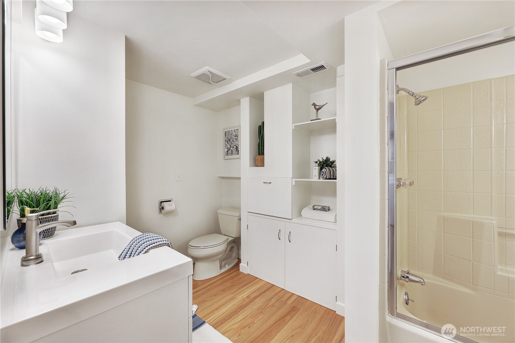 10850 Marine View Drive SW, Seattle, WA 98146-1615