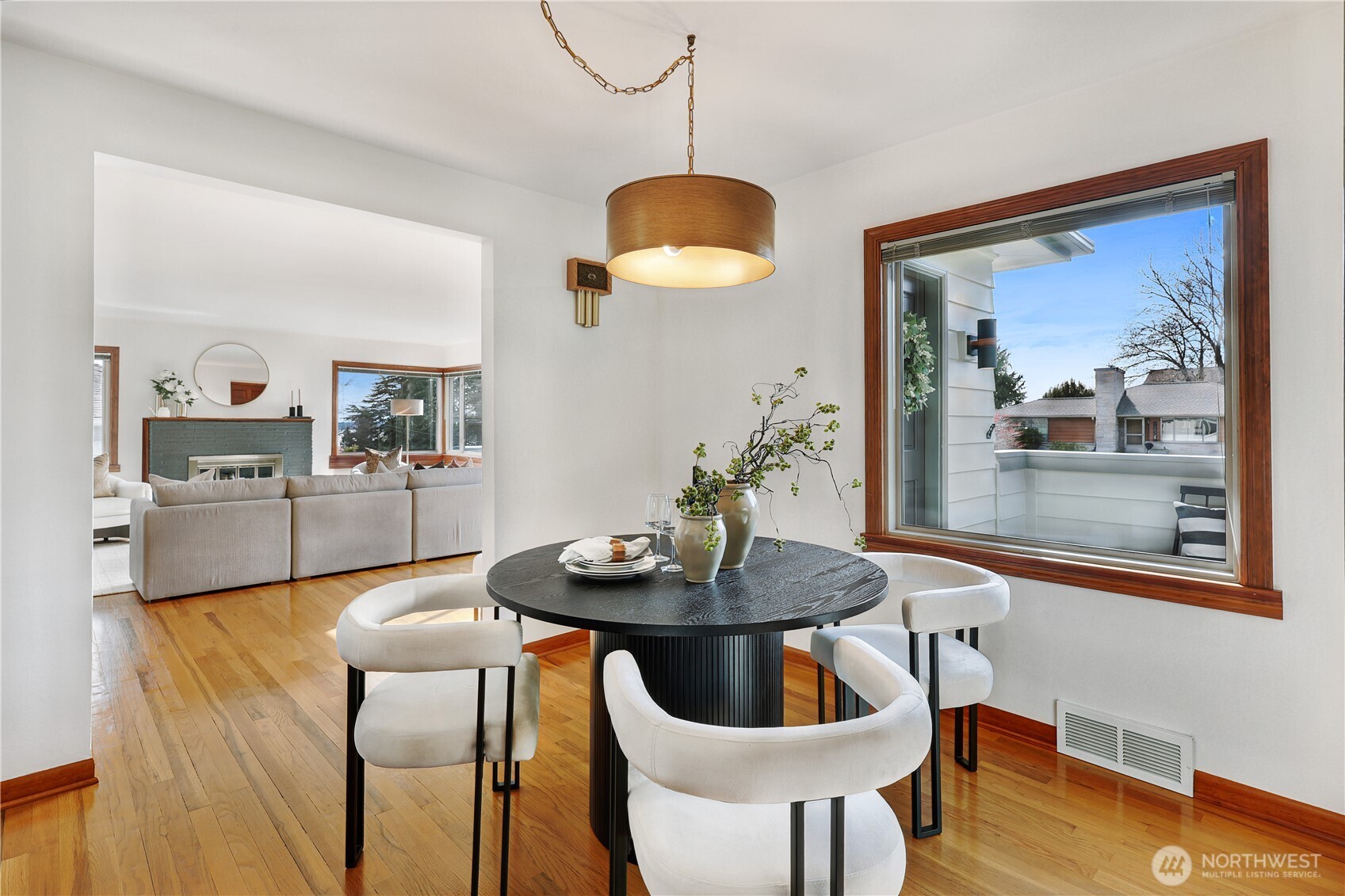 10850 Marine View Drive SW, Seattle, WA 98146-1615