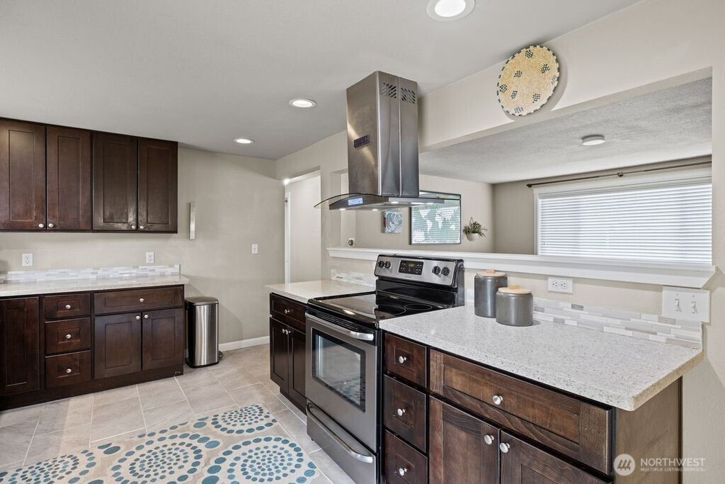 6726 Henderson Boulevard SE, Tumwater, WA 98501