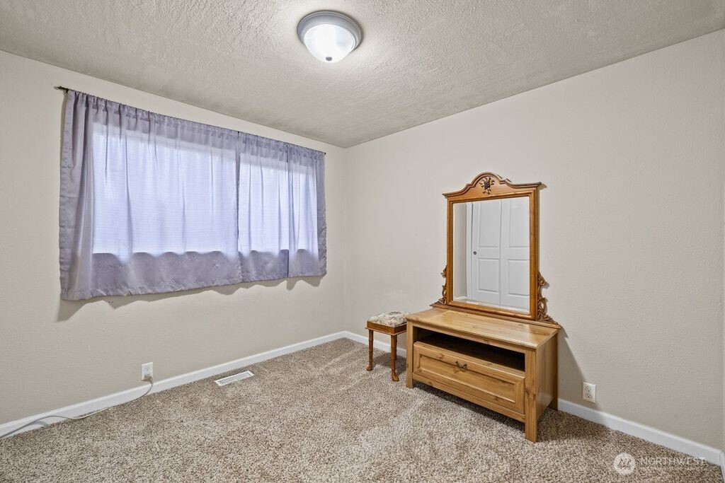 6726 Henderson Boulevard SE, Tumwater, WA 98501