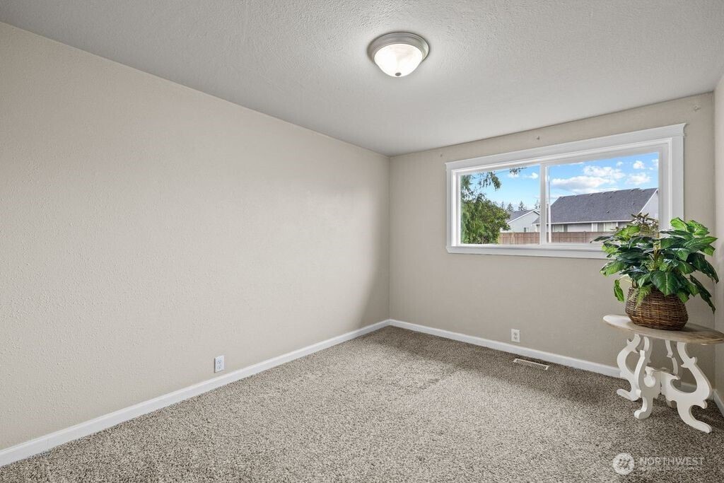 6726 Henderson Boulevard SE, Tumwater, WA 98501