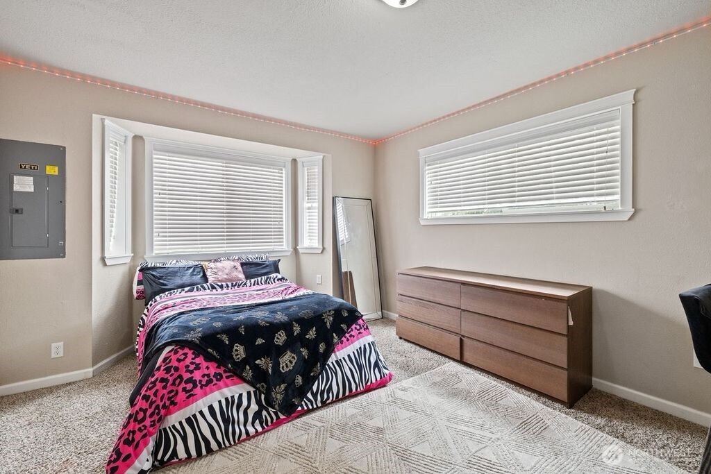 6726 Henderson Boulevard SE, Tumwater, WA 98501