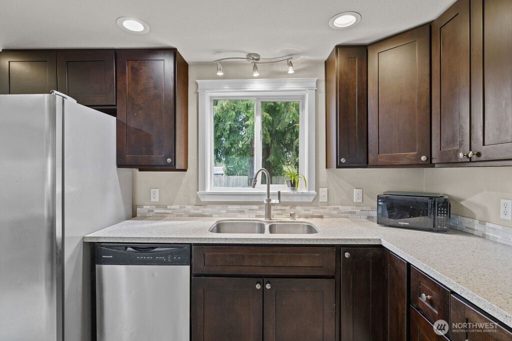 6726 Henderson Boulevard SE, Tumwater, WA 98501