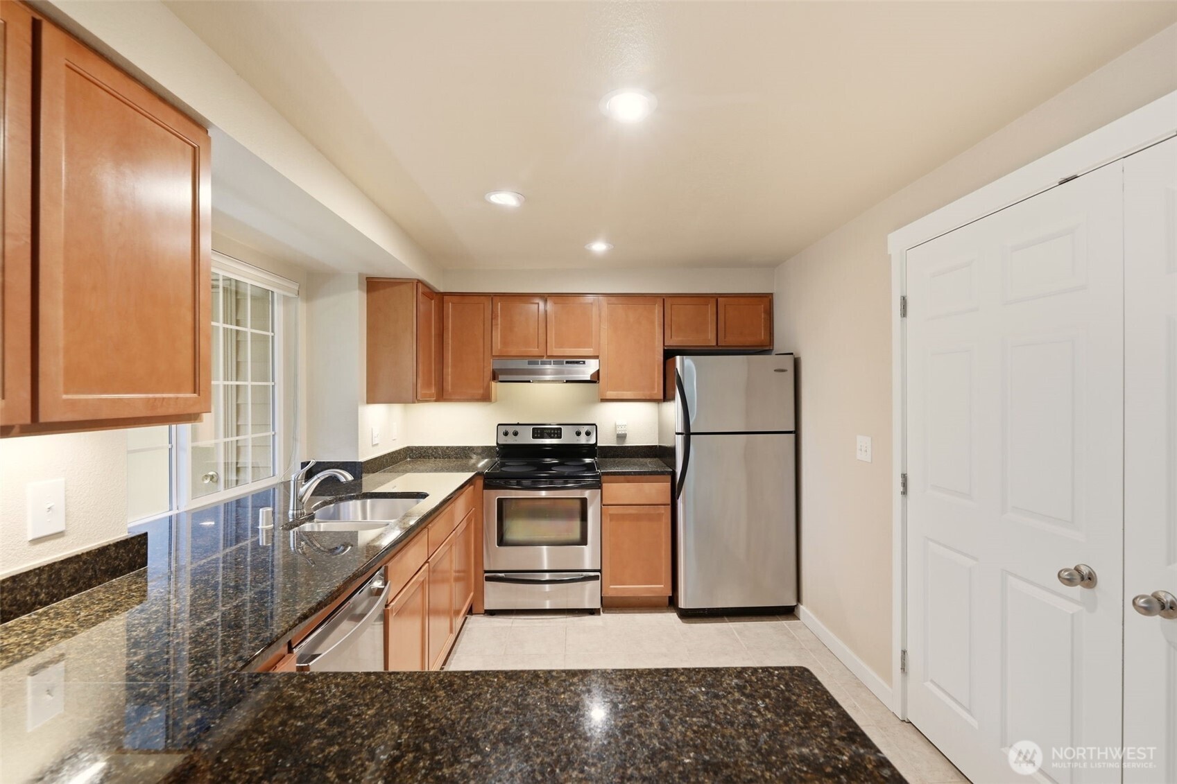 10016 NE 120th Lane #F201, Kirkland, WA 98034-6655